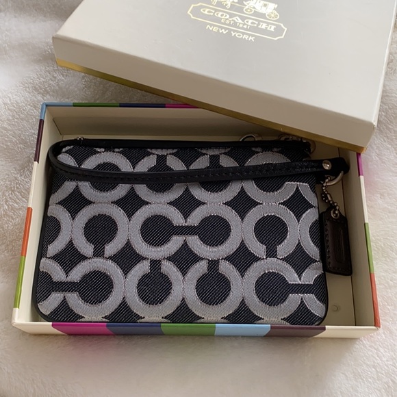 COACH wristlet - Picture 5 of 6